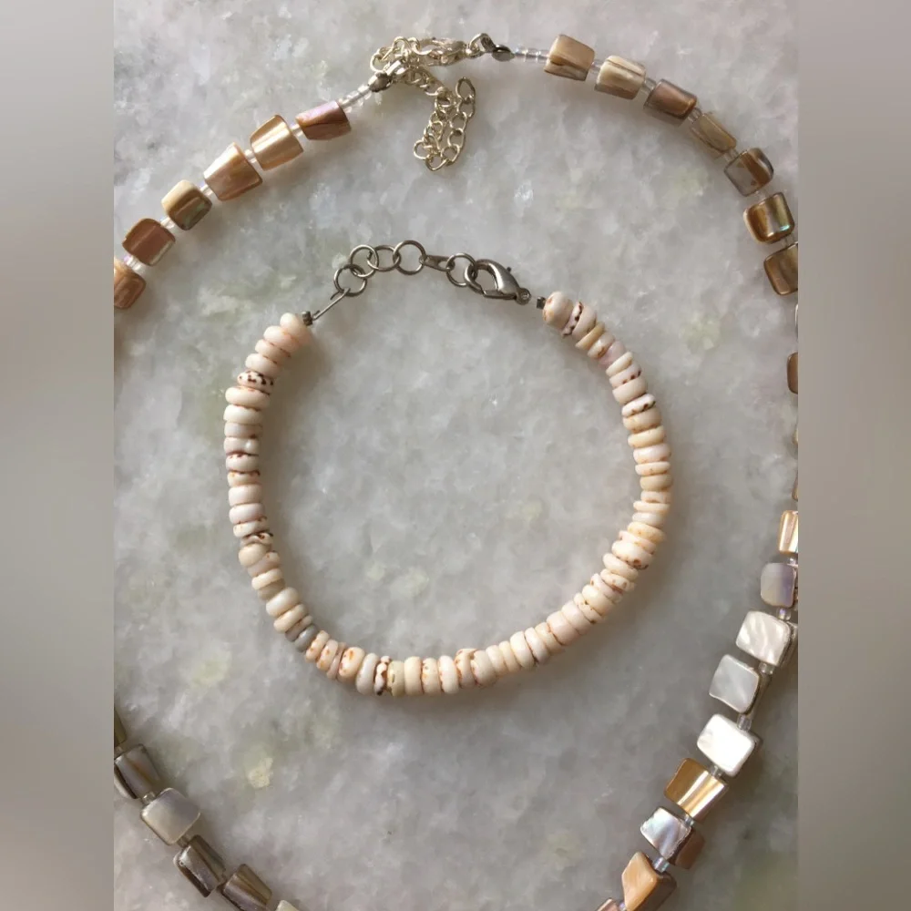 Elegant Beige Etched shell and beaded necklace and Shell anklet/bracelet 🐚🪸🌞🌼 - Picture 10 of 15